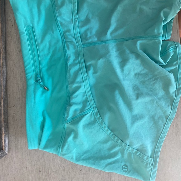 Lululemon mid-rise shorts - Picture 2 of 3